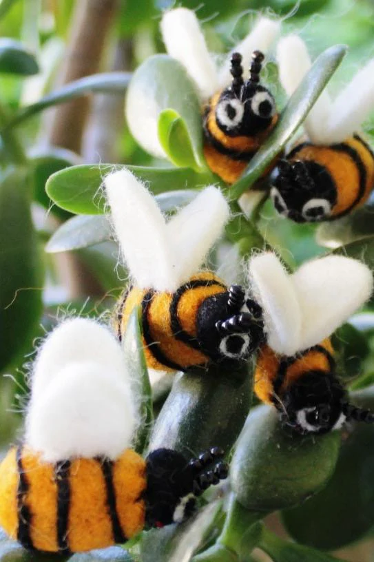 Felt Bees - Loose - Image 4