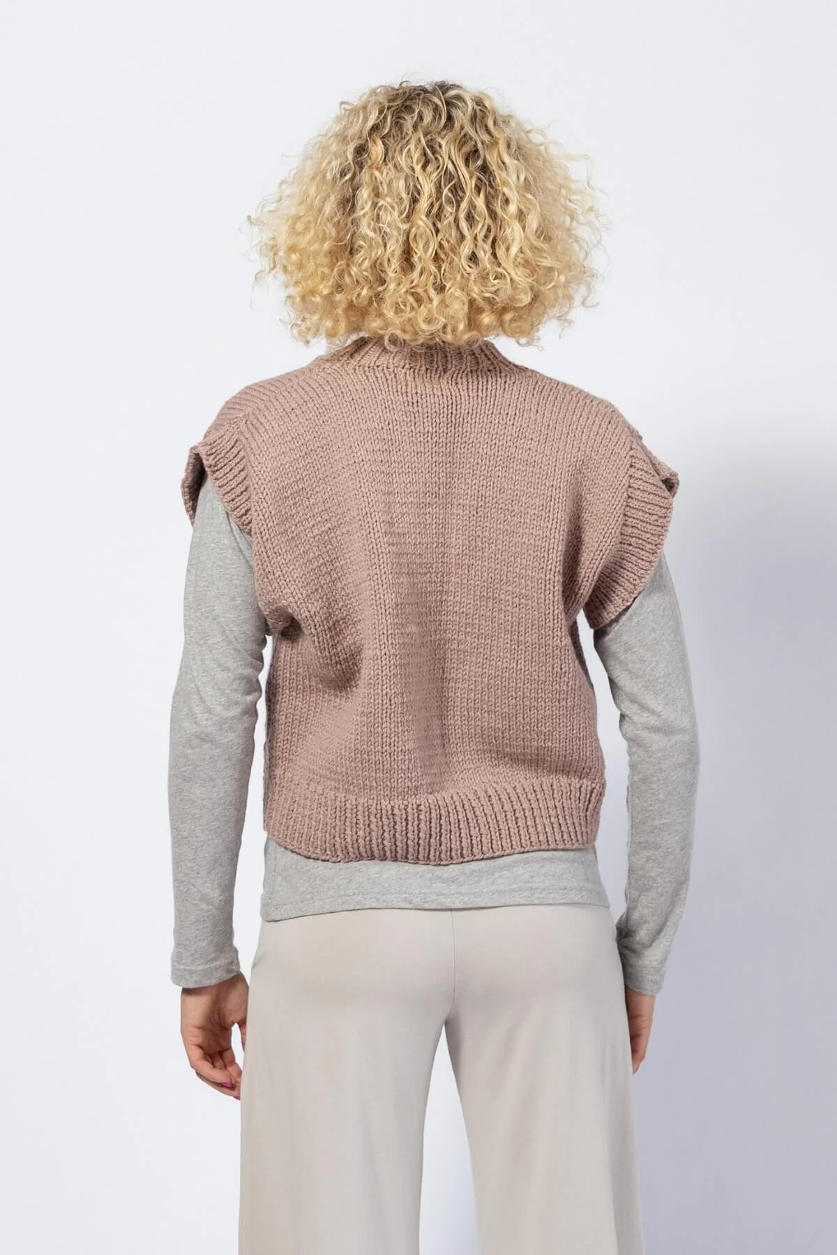 Cropped Merino Vest - Image 10